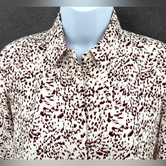 Express Portofino size XS Cream & Burgundy Button Front Animal Print Shirt NWT - Picture 1 of 11
